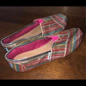 Girls Tom’s shoes 4Y